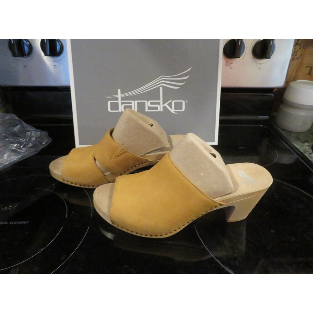 *NEW Womens Yellow Dansko Tandi Milled Nubuck Sandals, Size 9.5 / 10 41